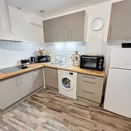 T2 Centre Apartment *